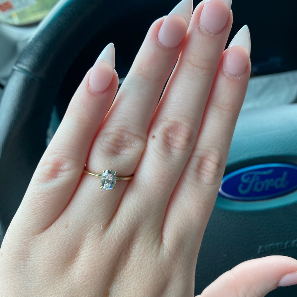 Elegant Gold Solitaire Ring